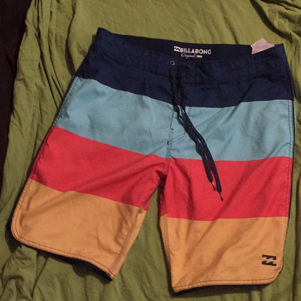 BILLABONG shorts size 36